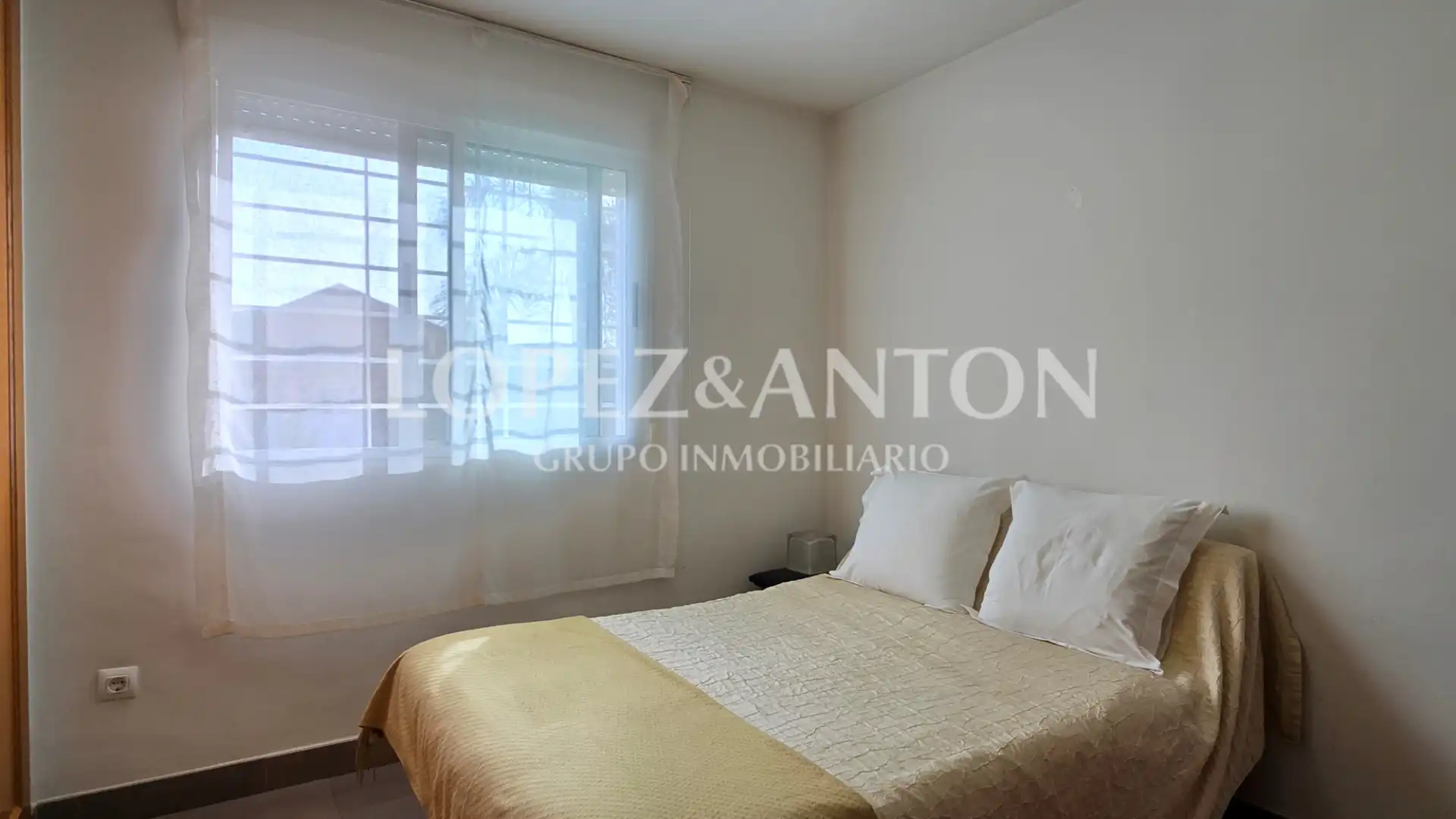 Bedroom of Houses for sale in L'Eliana  with Air Conditioner, Heating and Private garden