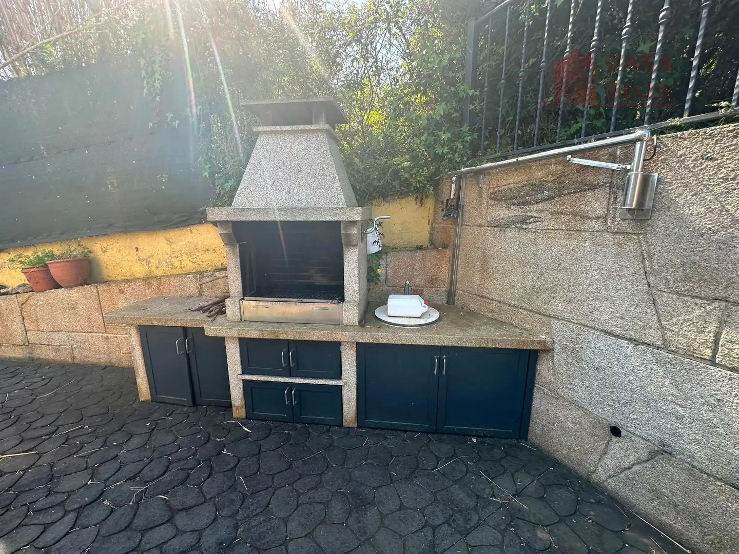 Jardí de Casa o xalet en venda en Cangas  amb Calefacció, Terrassa i Traster