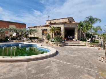 Villa mit Pool zum Verkauf in Acequia Motor del Serradal