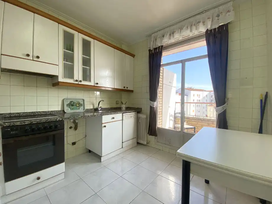 Cocina de Piso en venta en Vitoria - Gasteiz con Calefacción, Parquet y Terraza