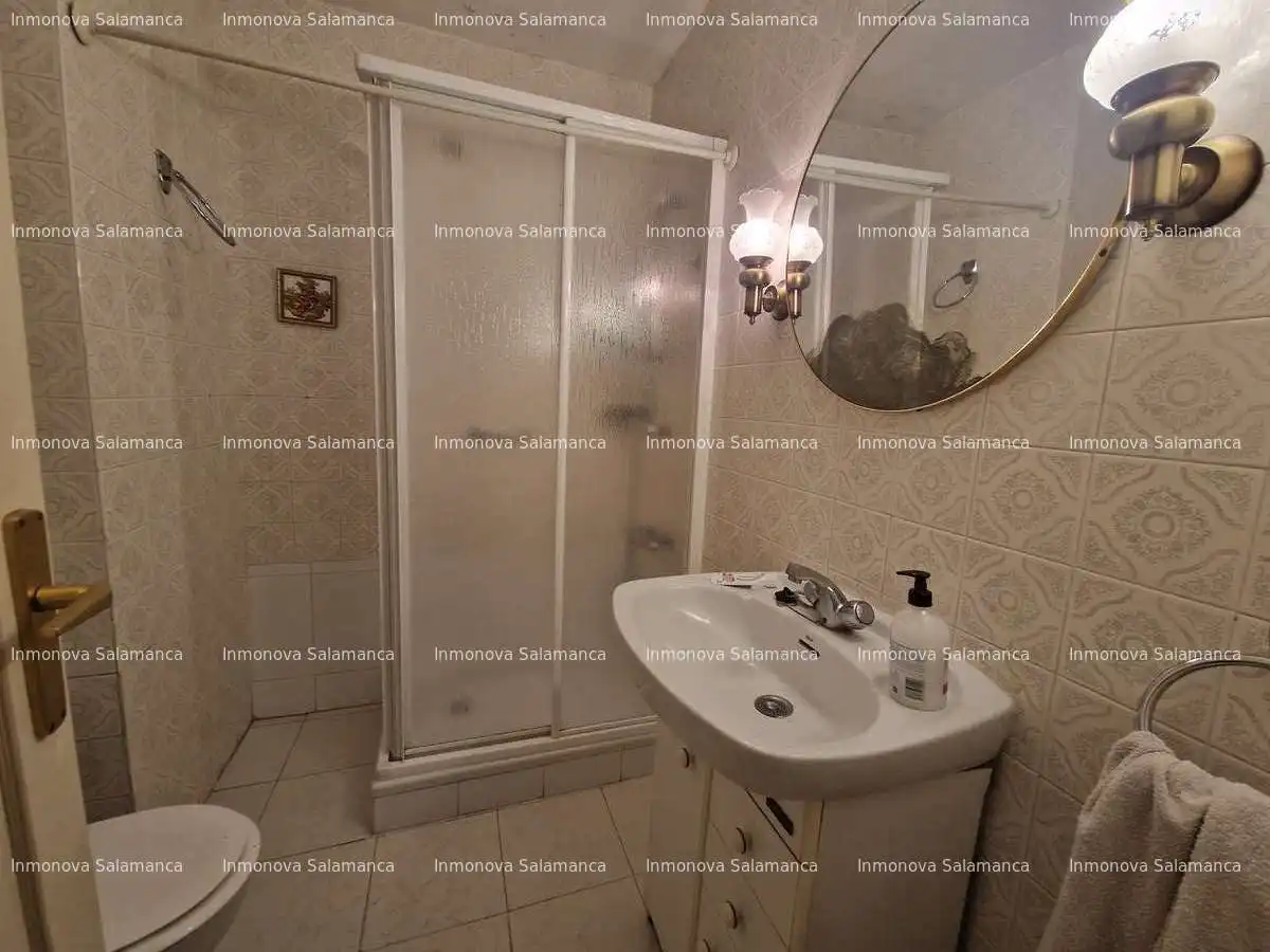 Bathroom of Flat for sale in Salamanca  with Heating, Terrace and Furnished