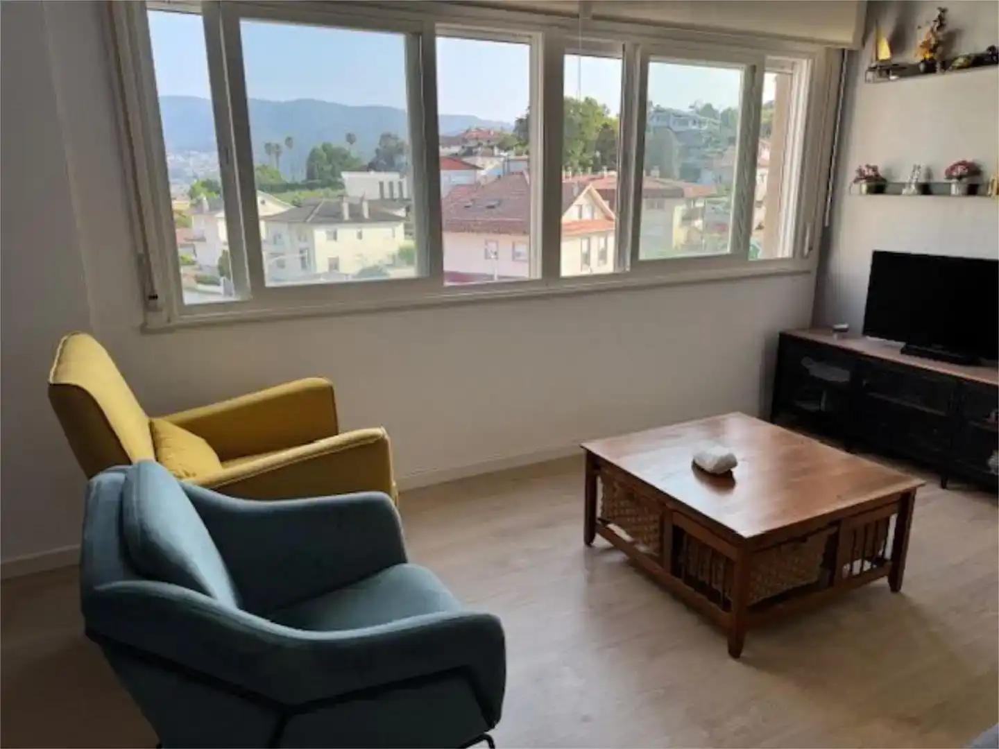 Wohnzimmer von Wohnungen zur Miete in Nigrán mit Parkett, Möbliert und Balkon