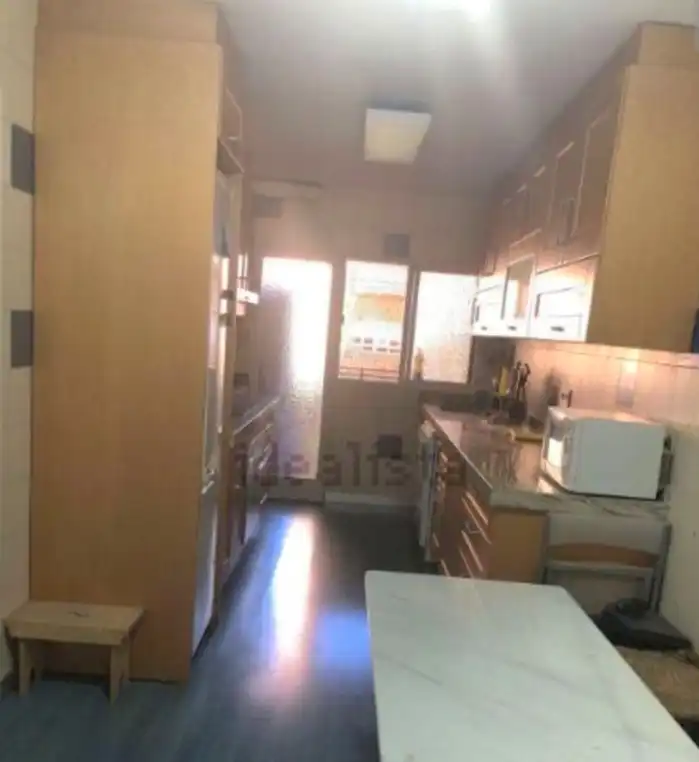 Cuina de Pis de lloguer en Granada amb Aire condicionat, Calefacció i Moblat