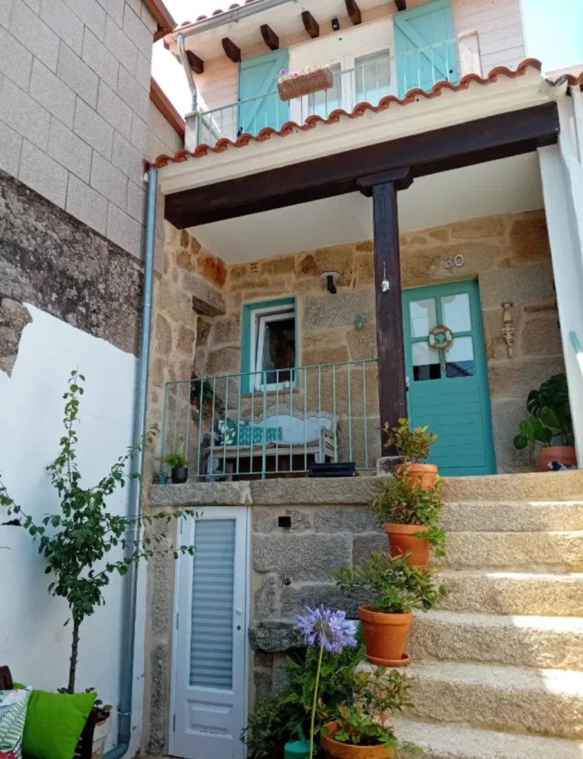 Exterior view of Single-family semi-detached for sale in Cangas   with Private garden, Terrace and Furnished