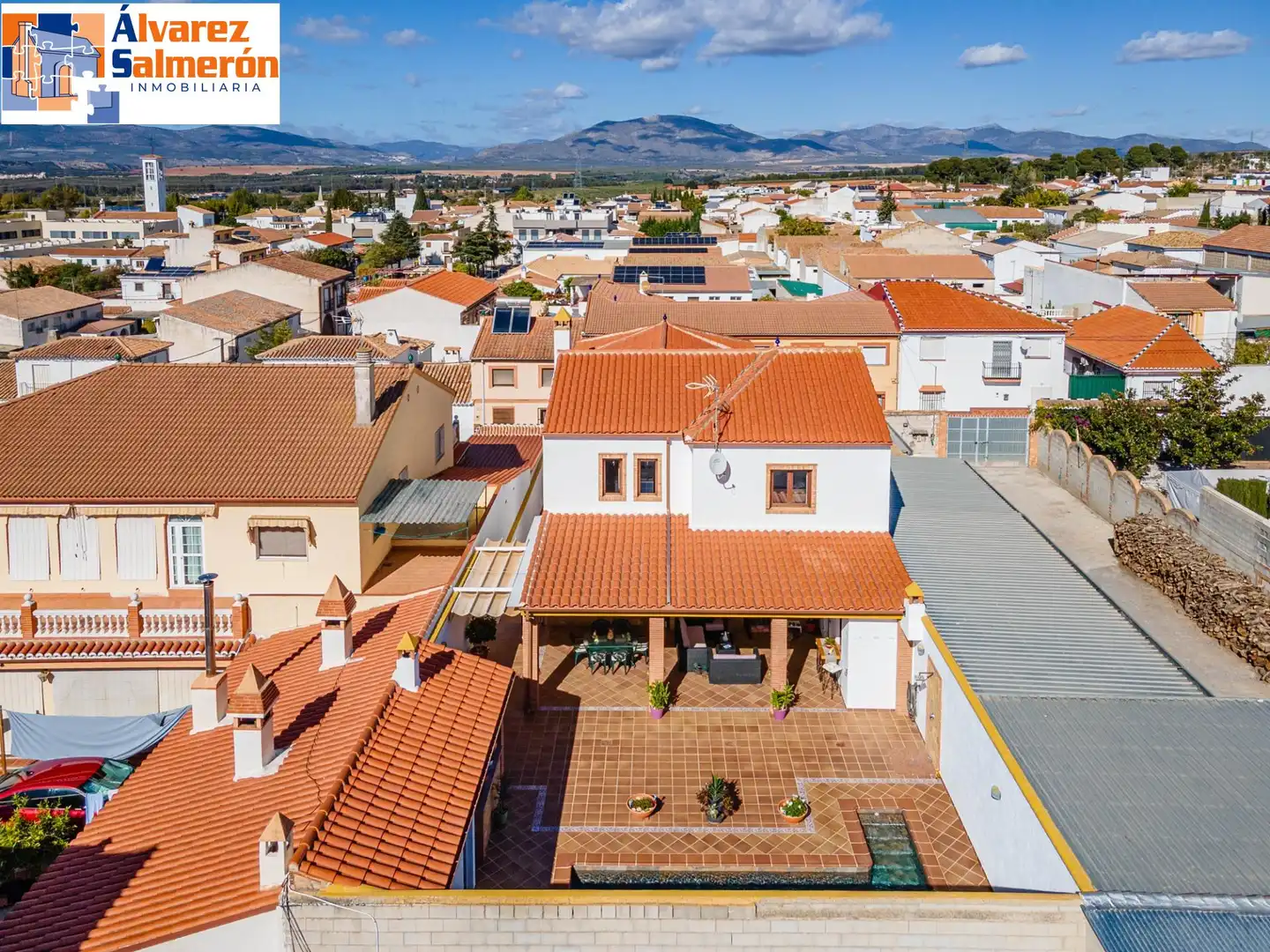 Vista exterior de Casa o xalet en venda en Albolote amb Aire condicionat, Calefacció i Terrassa