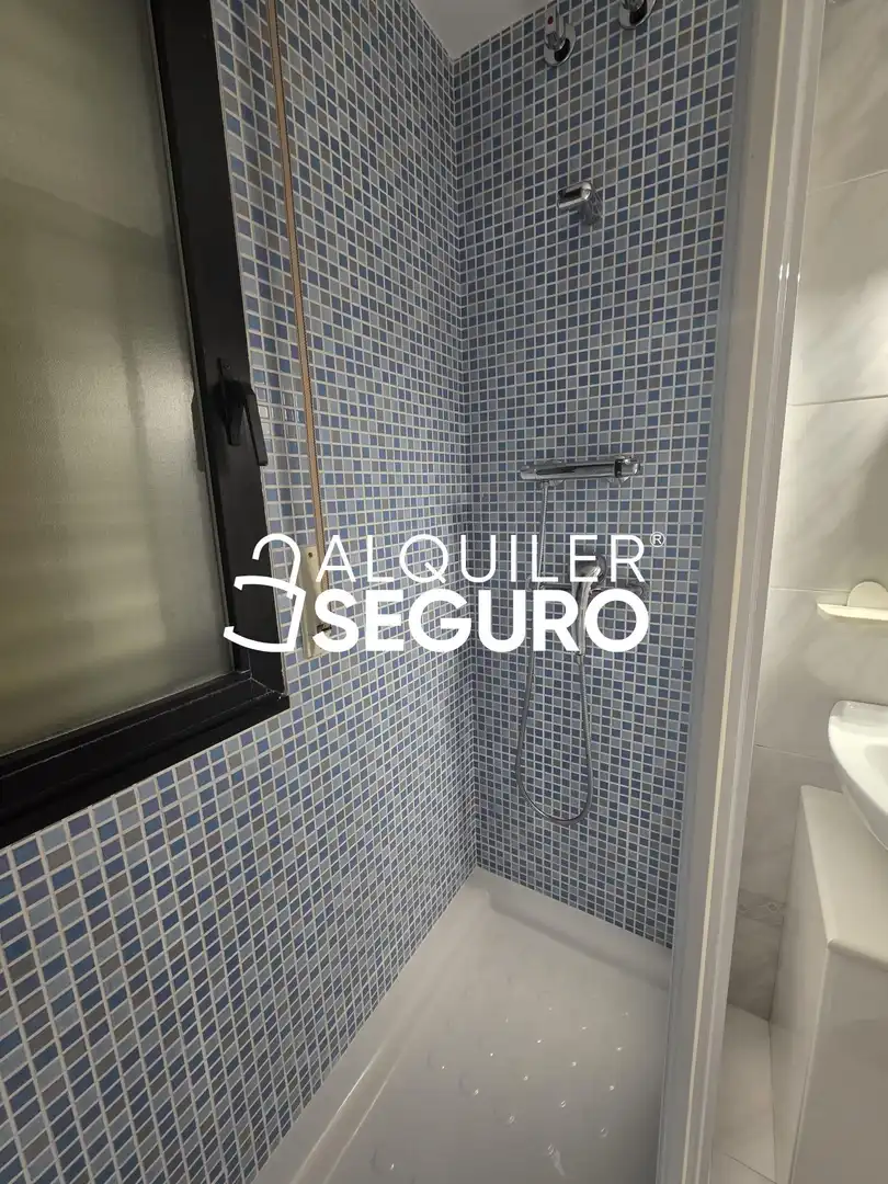 Bany de Pis de lloguer en Burgos amb Calefacció, Terrassa i Moblat
