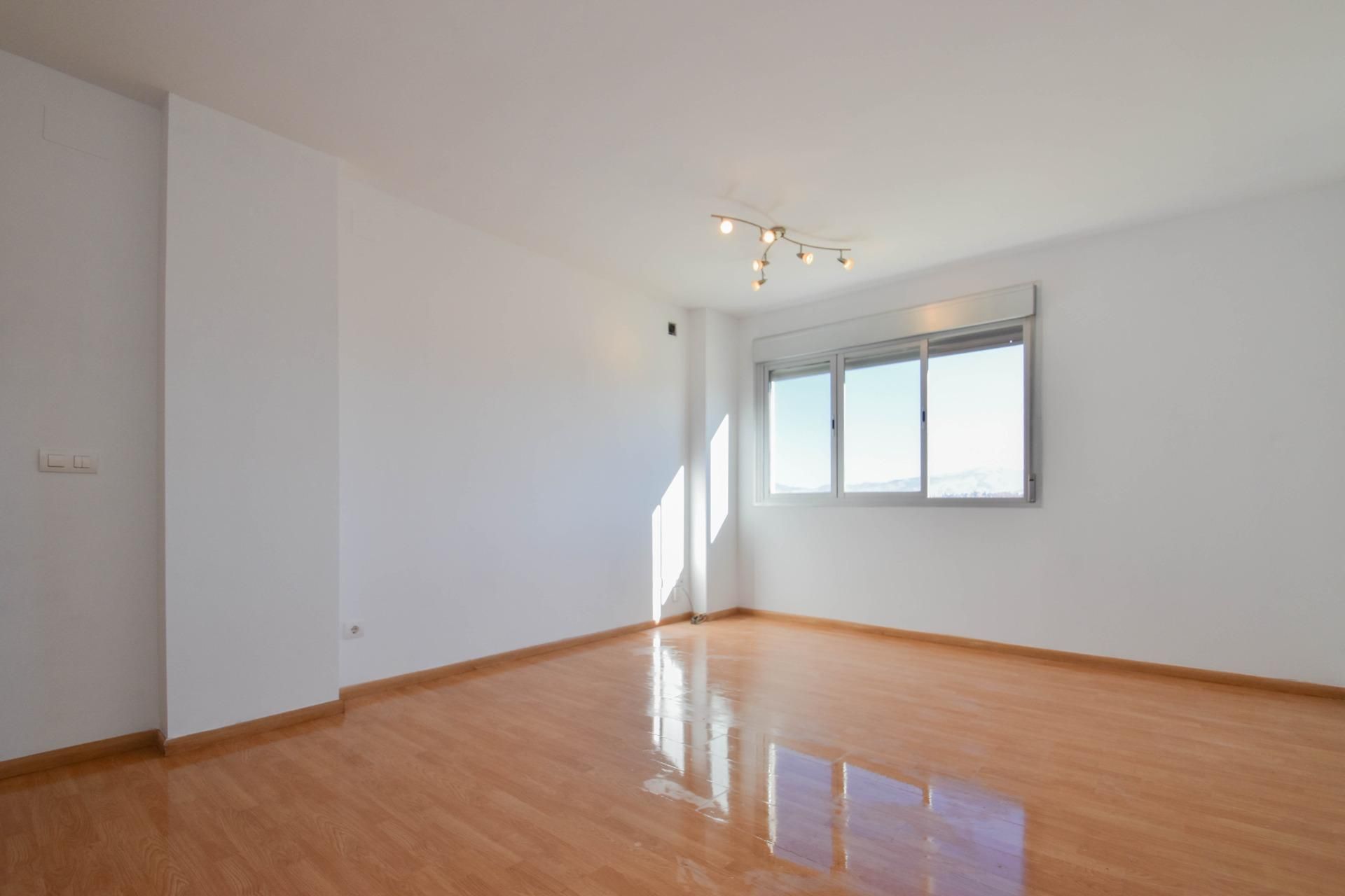 Habitación de Piso en venta en Alhendín con Jardín privado, Trastero y Piscina comunitaria