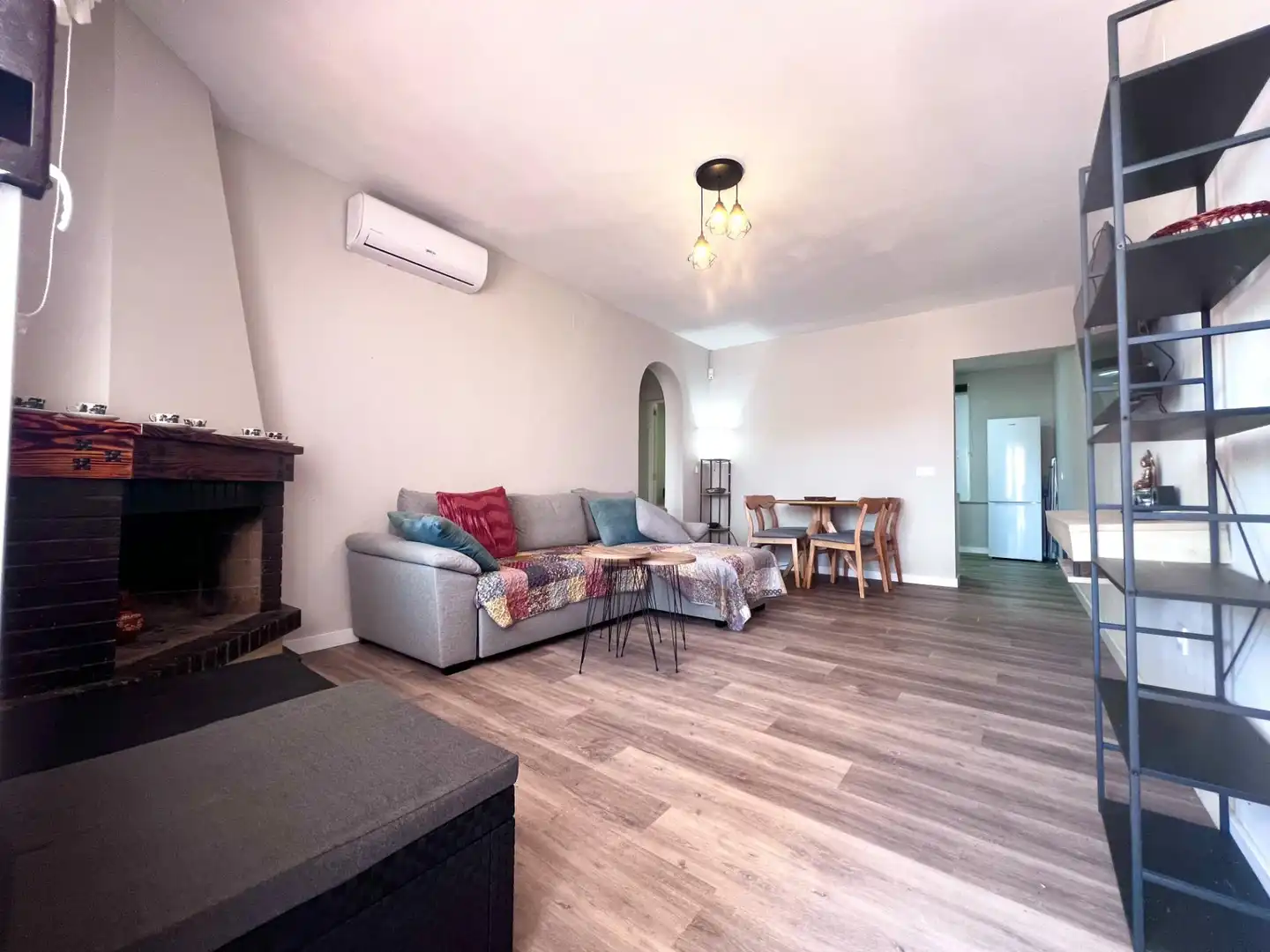 Sala d'estar de Casa o xalet en venda en Orihuela amb Aire condicionat, Jardí privat i Moblat