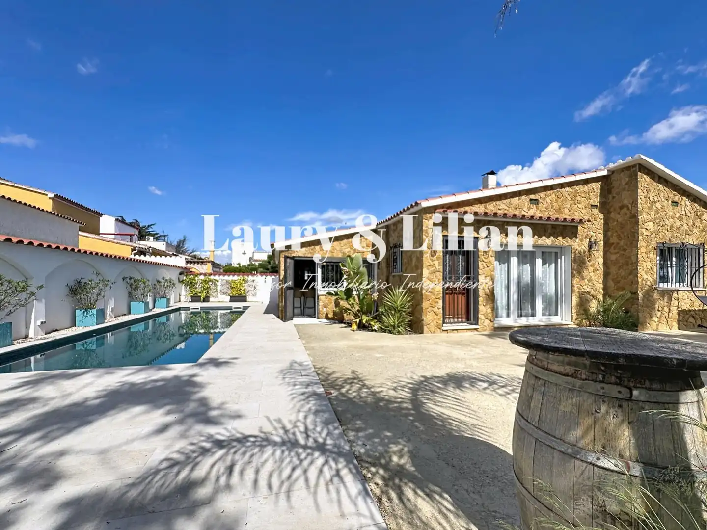 Vista exterior de Casa o xalet en venda en Empuriabrava amb Aire condicionat, Calefacció i Terrassa