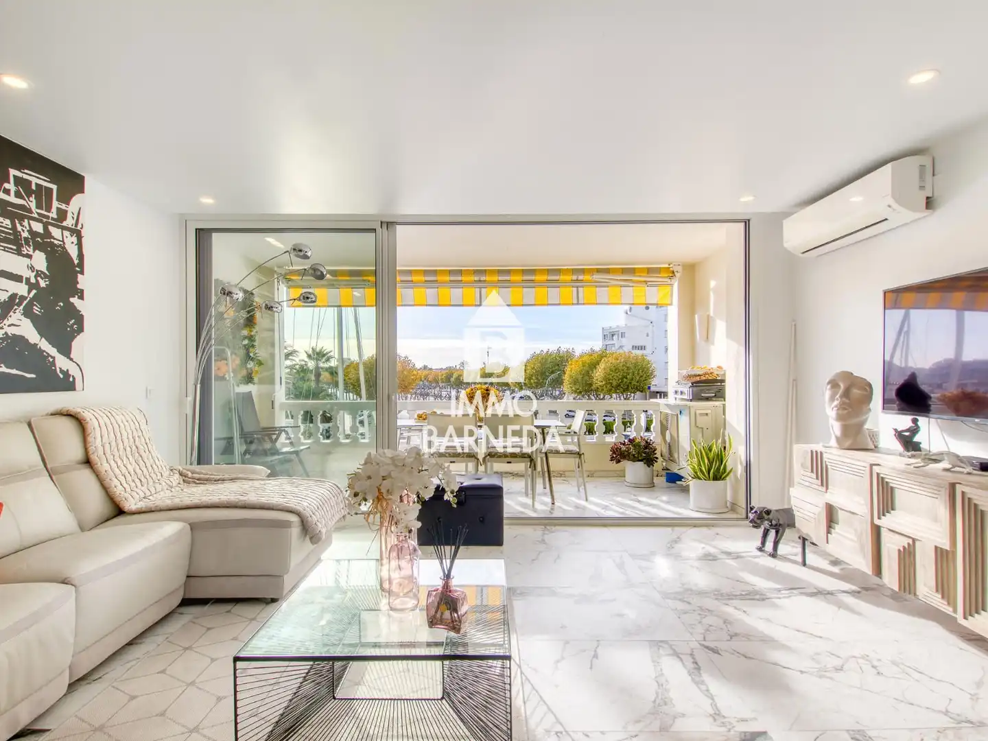 Außenansicht von Wohnung zum Verkauf in Empuriabrava mit Klimaanlage, Heizung und Terrasse