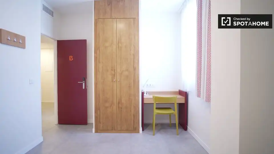 Habitación de Piso de alquiler en Sevilla con Aire acondicionado, Calefacción y Amueblado