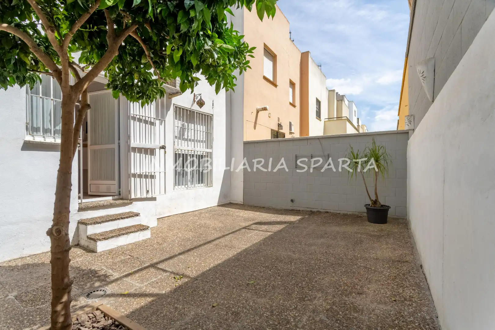 Exterior view of Detached homes for sale in Bollullos de la Mitación  with Air Conditioner, Terrace and Oven