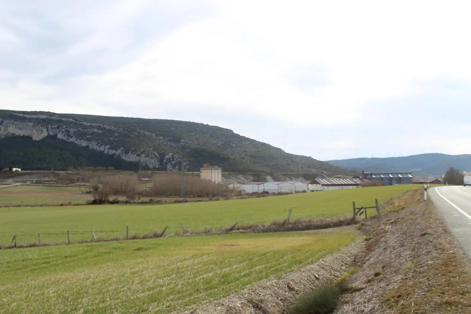 Fabrikhallen zum Verkauf in Lumbier