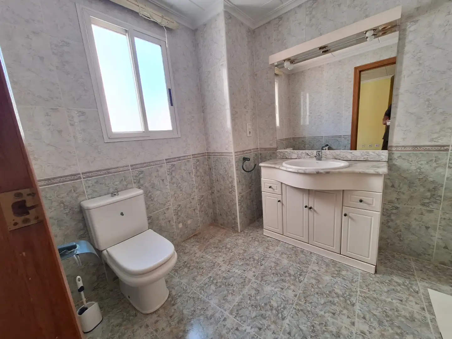 Bathroom of Flat for sale in Sueca  with Air Conditioner and Storage room