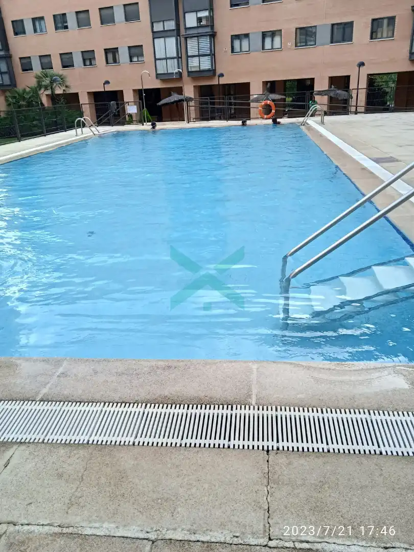Piscina de Pis en venda en Madrid amb Aire condicionat, Calefacció i Jardí privat