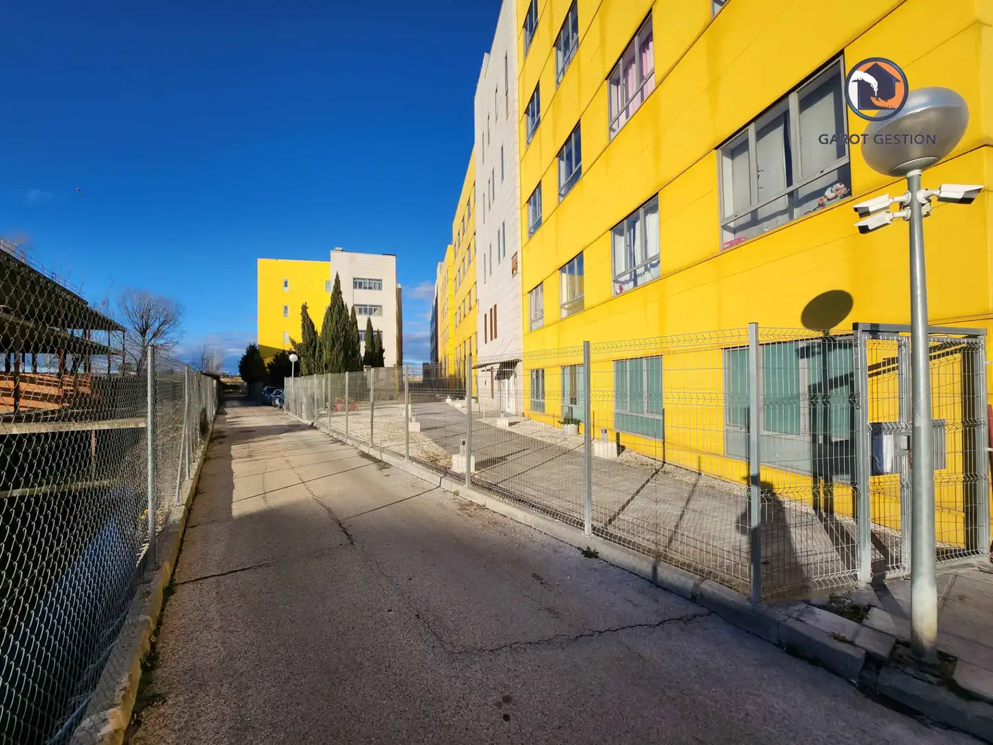 Vista exterior de Estudi en venda en Guadalajara amb Aire condicionat, Calefacció i TV