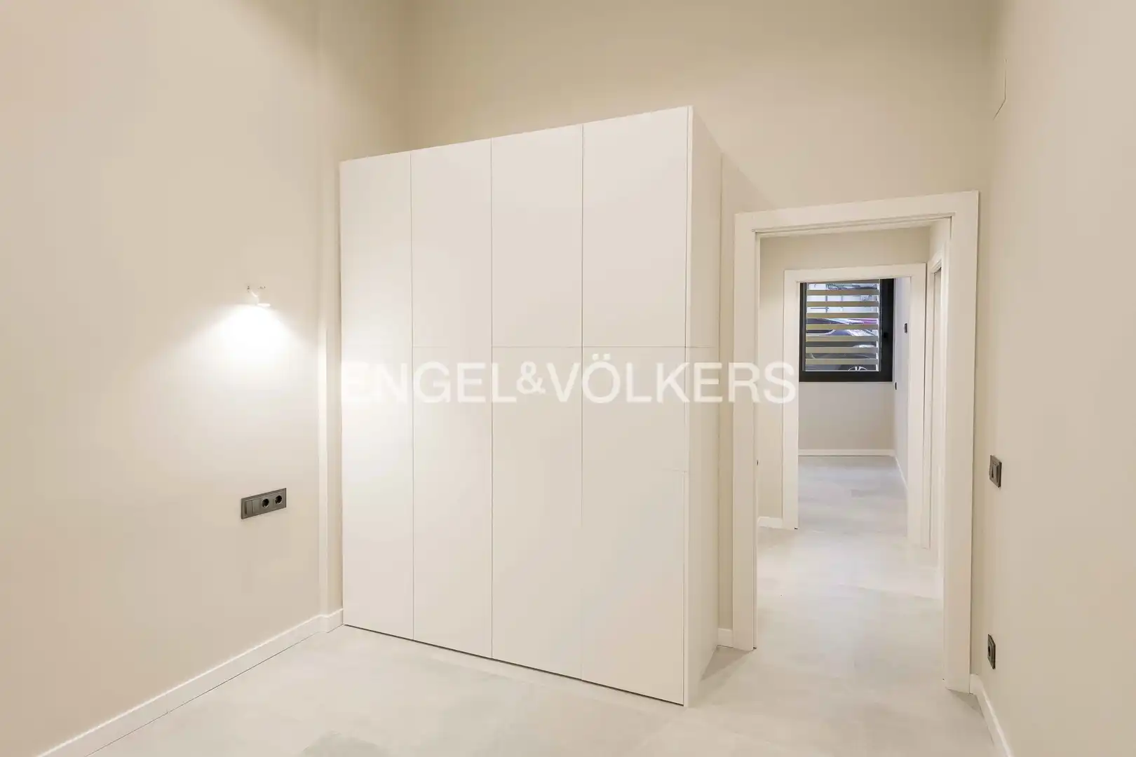 Ground floor for sale in Barcelona  with Air Conditioner and Heating