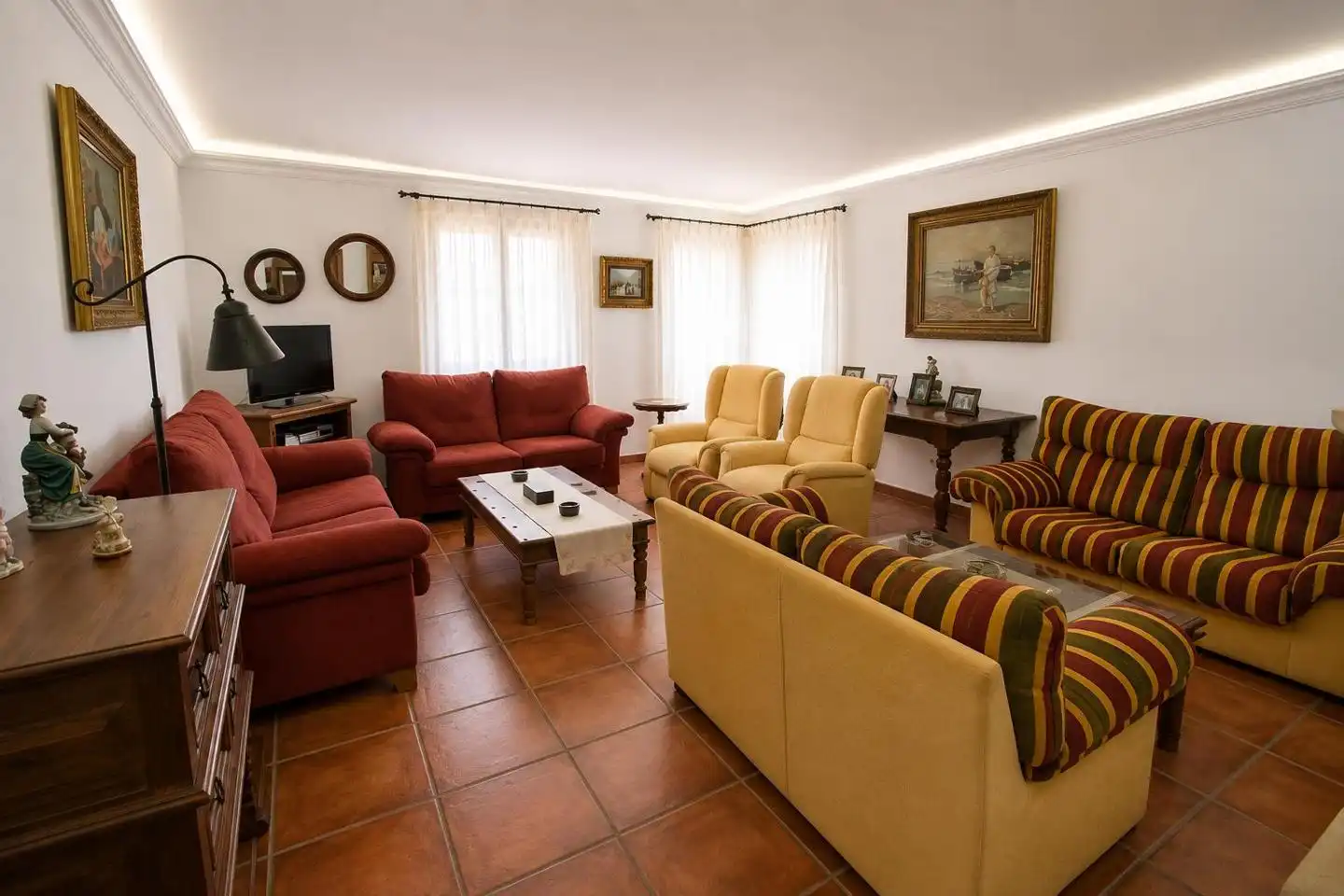 Sala de estar de Casa o chalet en venta en Alcazarén con Calefacción, Jardín privado y Trastero