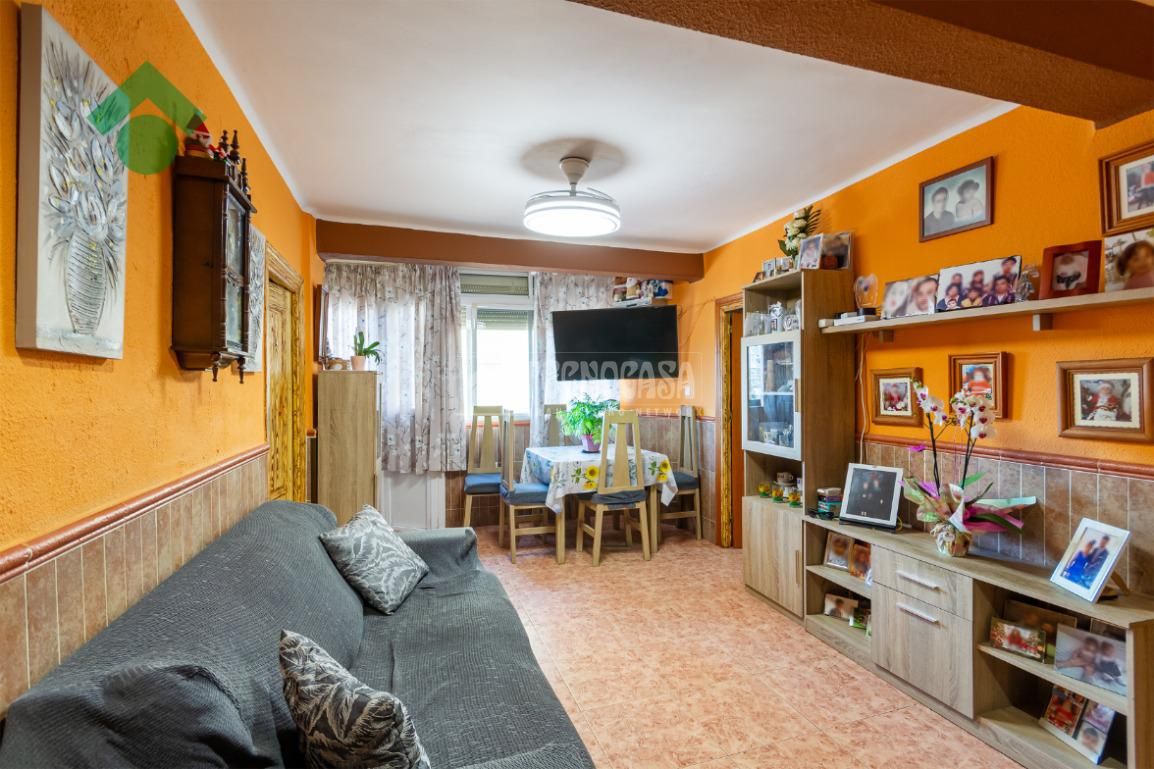 Living room of Flat for sale in Vélez-Málaga  with Air Conditioner and Terrace