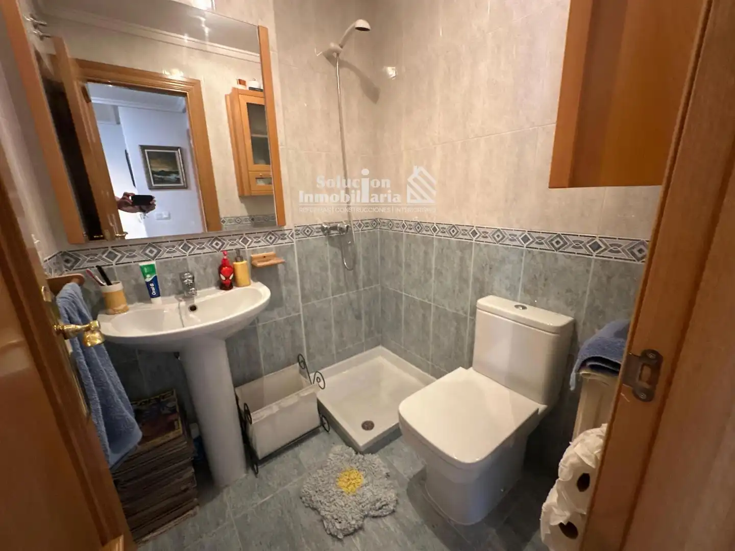 Badezimmer von Einfamilien-Reihenhaus zum Verkauf in Salamanca mit Heizung, Privatgarten und Möbliert