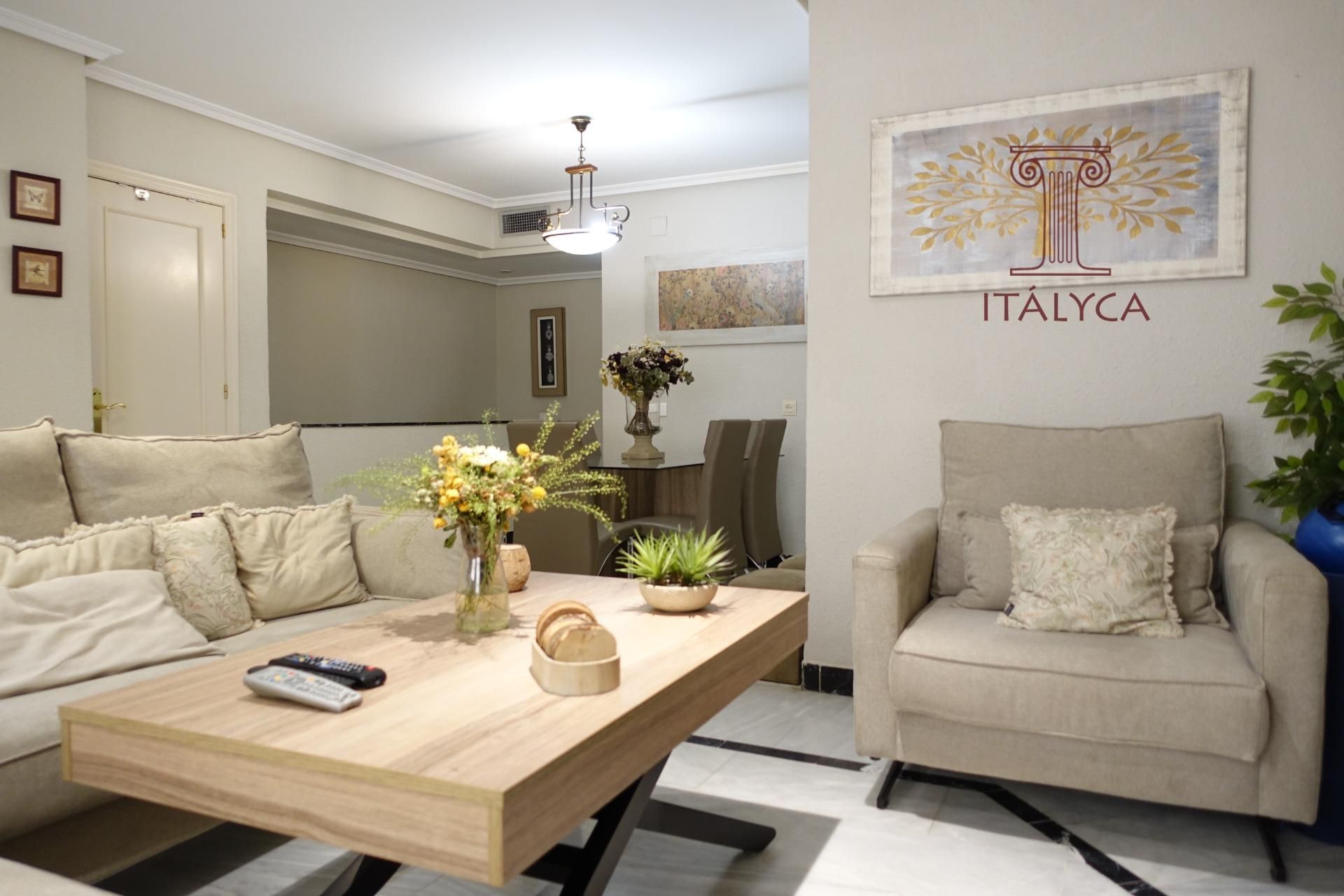 Living room of Single-family semi-detached for sale in San Juan de Aznalfarache  with Air Conditioner, Heating and Private garden