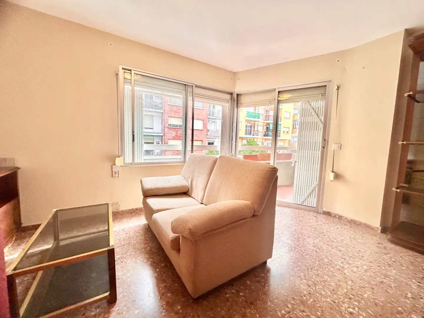 Sala d'estar de Pis en venda en Valencia amb Terrassa i Balcó