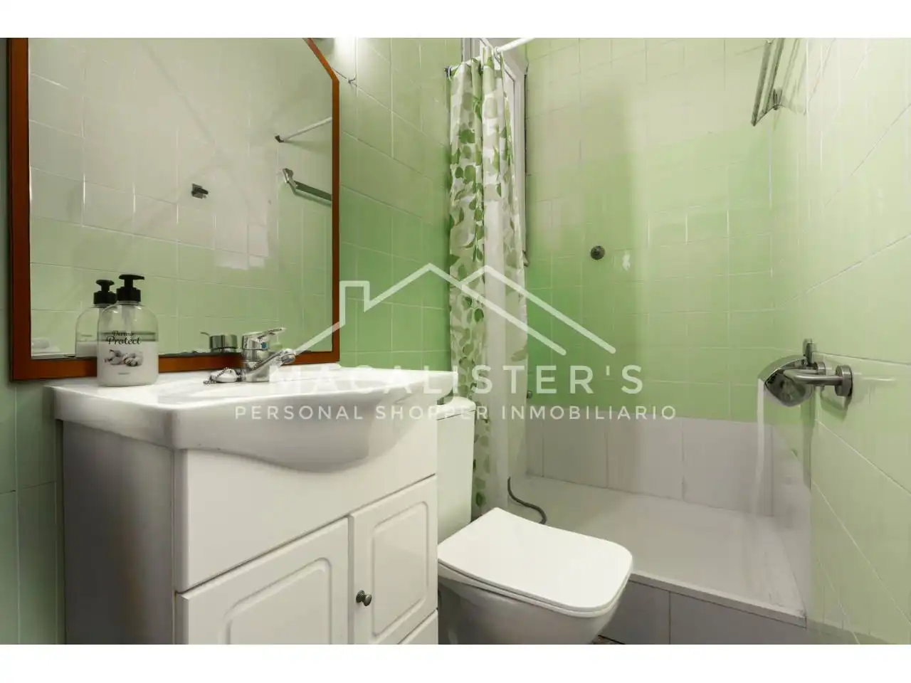 Bathroom of Flat for sale in Barcelona  with Air Conditioner and Balcony