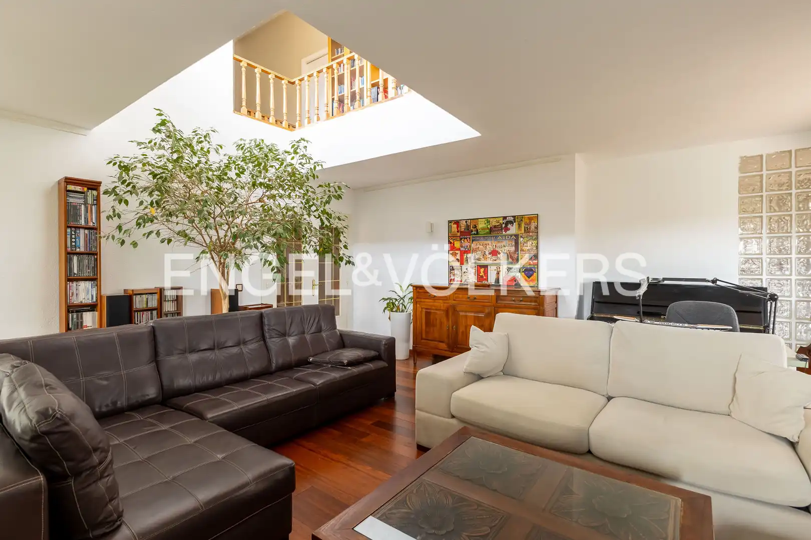 Sala d'estar de Casa o xalet en venda en Boadilla del Monte amb Calefacció, Jardí privat i Piscina