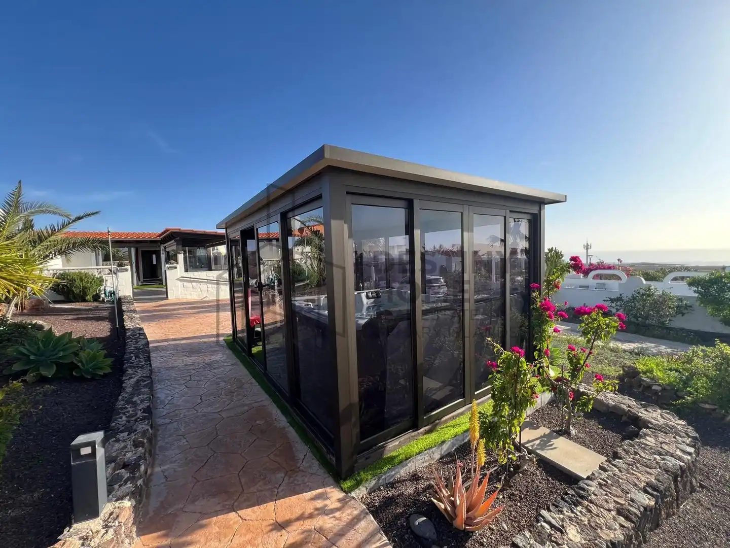 Vista exterior de Casa o xalet en venda en La Oliva amb Aire condicionat, Jardí privat i Terrassa