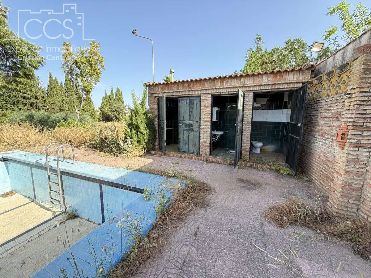 Vista exterior de Casa o xalet en venda en Mairena del Alcor amb Aire condicionat, Traster i Piscina