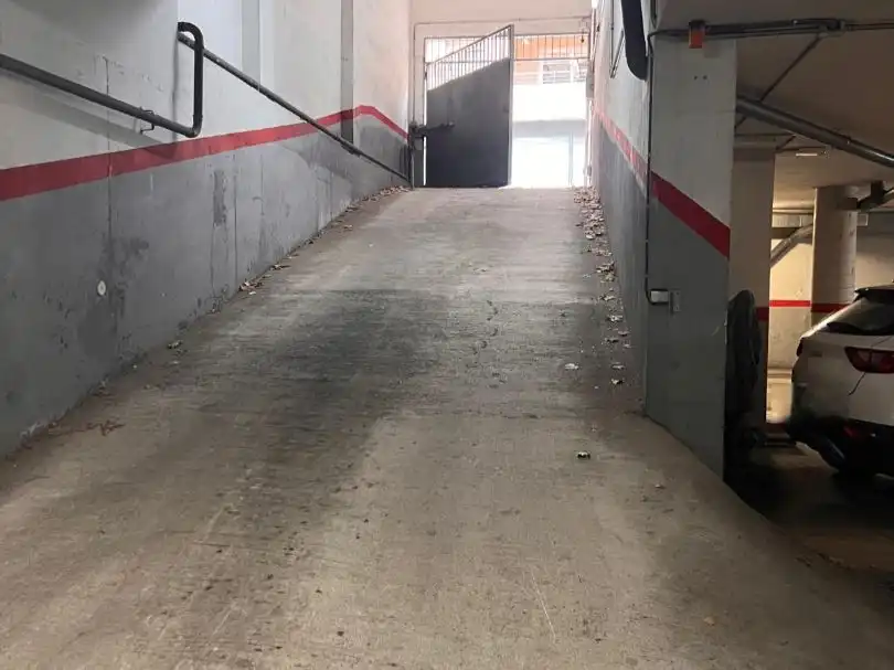 Einzelparkplatz zum Verkauf in Viladomat 11, imagen 7