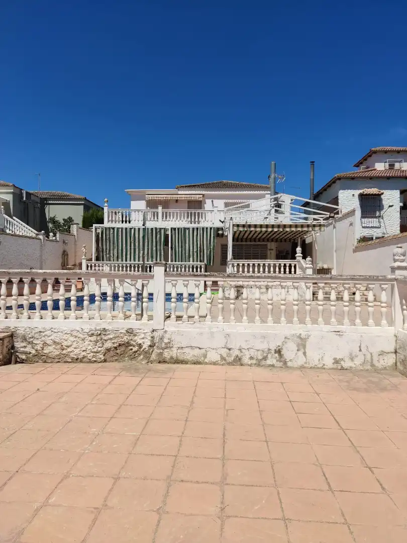 Vista exterior de Casa o chalet en venta en Mengíbar con Amueblado