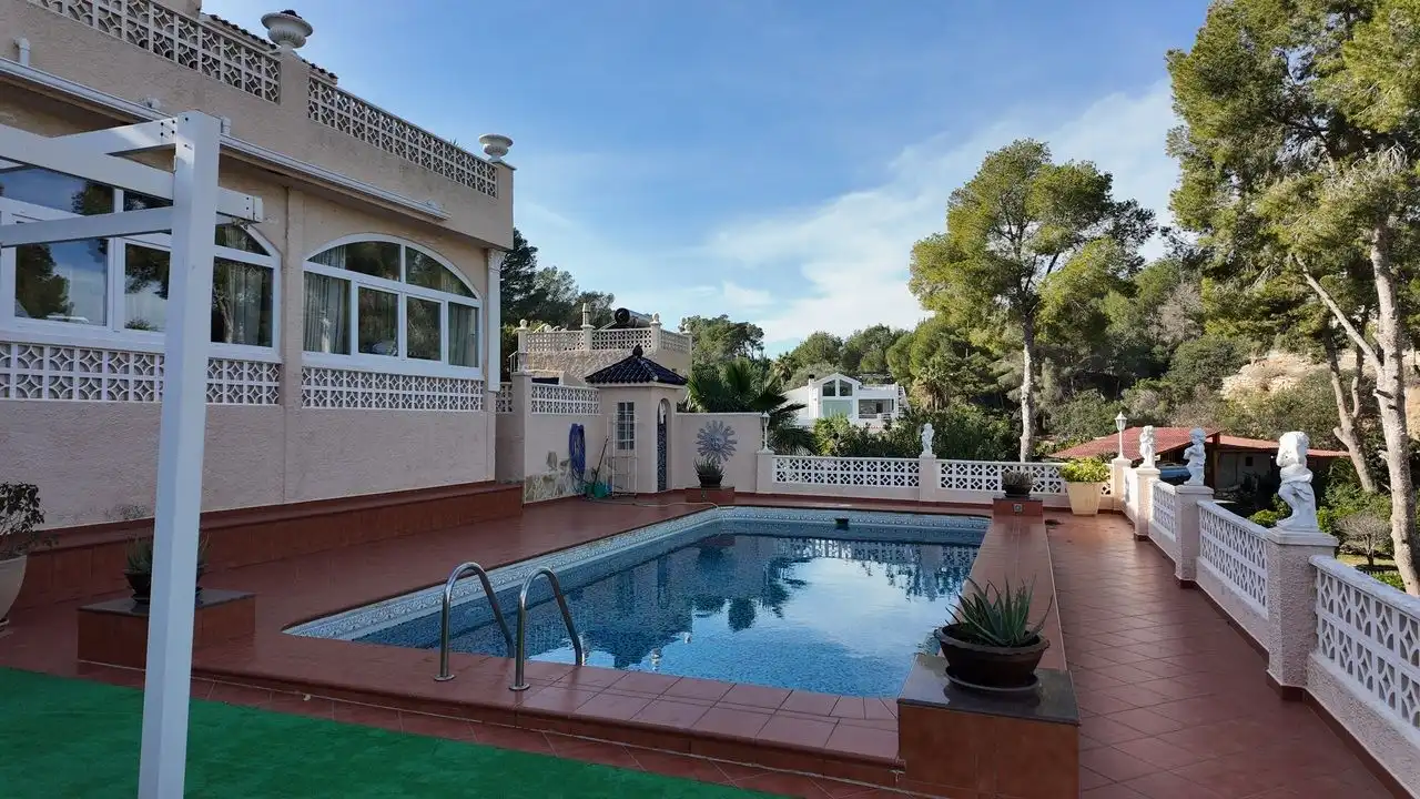 Piscina de Casa o chalet en venta en L'Alfàs del Pi con Aire acondicionado, Calefacción y Jardín privado