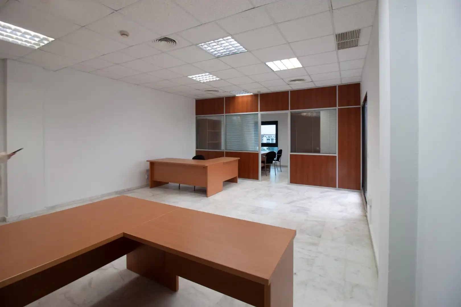 Büro zur Miete in Mairena del Aljarafe mit Klimaanlage und Terrasse