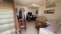 Sala d'estar de Casa o xalet en venda en Las Cabezas de San Juan amb Jardí privat