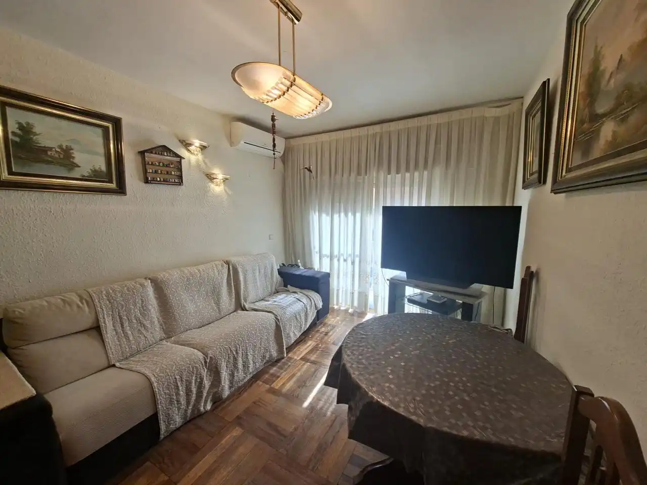 Living room of Flat for sale in Madrid  with Air Conditioner, Heating and Parquet flooring
