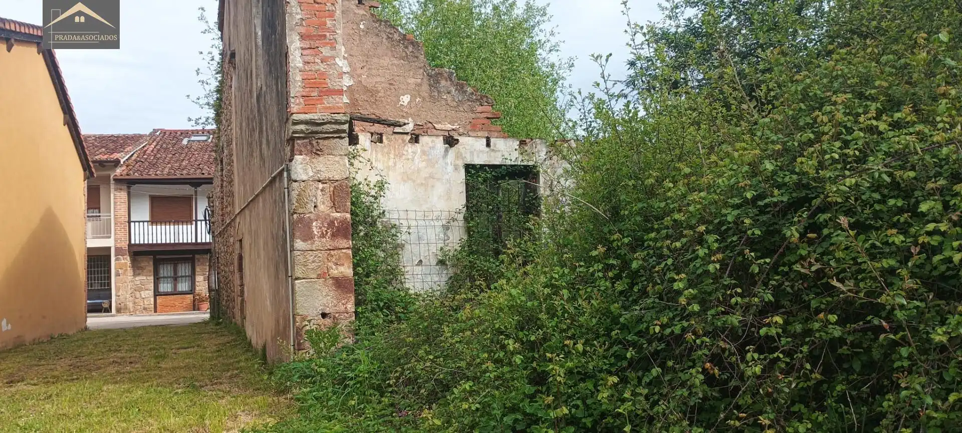 Vista exterior de Casa o xalet en venda en Reocín amb Jardí privat