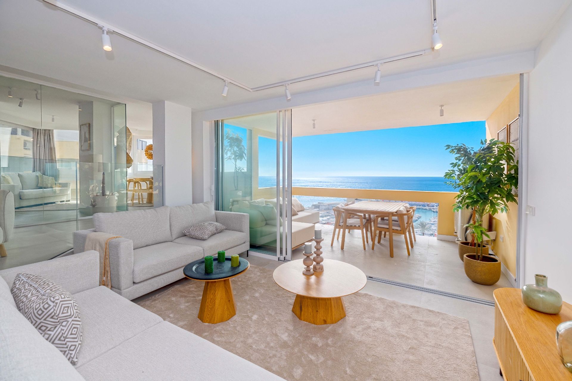 Living room of Flat for sale in Marbella  with Air Conditioner, Terrace and Storage room