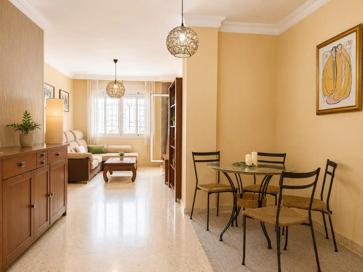 Sala d'estar de Planta baixa en venda en Vélez-Málaga amb Terrassa, Moblat i Balcó