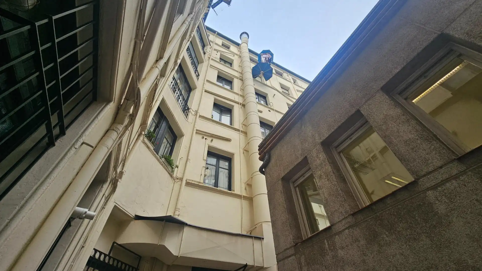 Vista exterior de Local en venta en Bilbao 