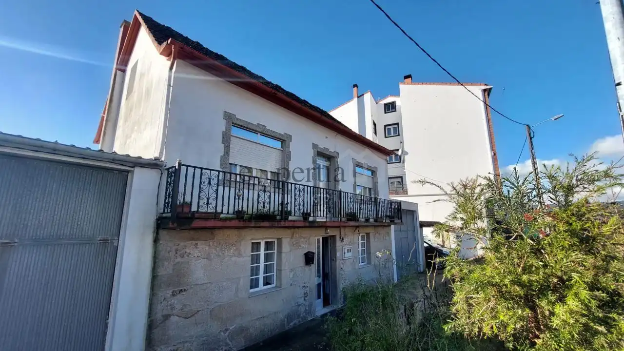 Vista exterior de Casa o xalet en venda en Rianxo amb Calefacció, Jardí privat i Traster
