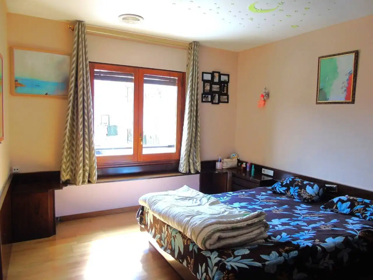 Habitación de Dúplex en venta en Vic con Calefacción, Parquet y Terraza
