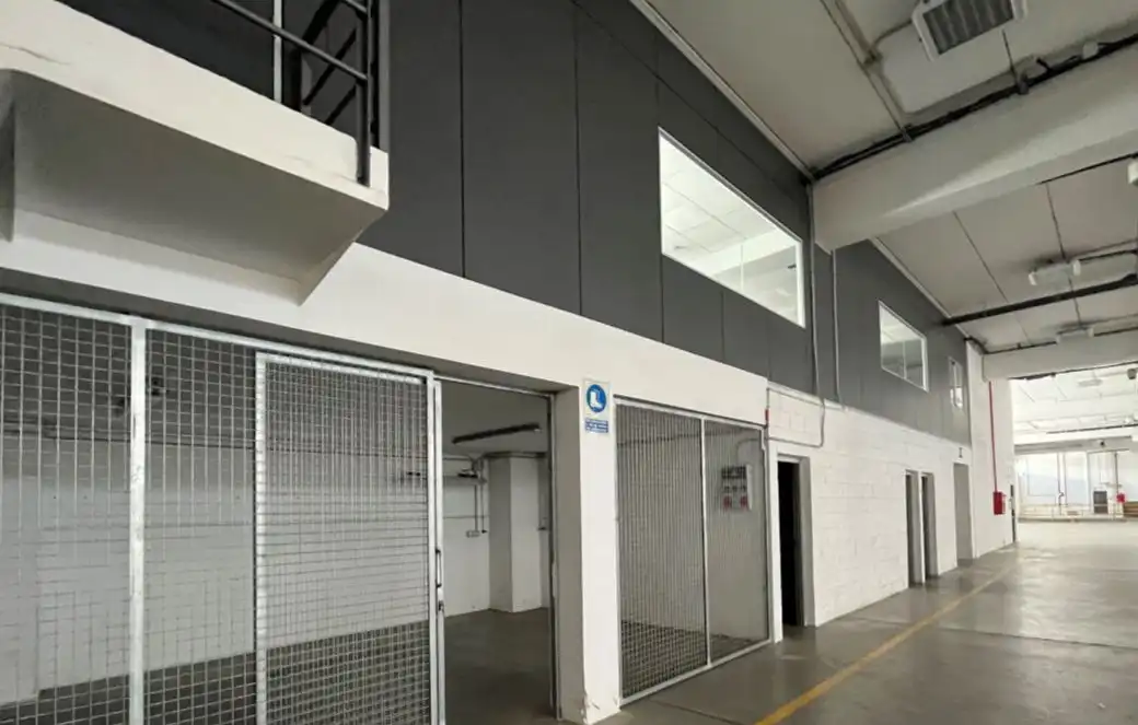 Nau industrial de lloguer a Llinars del Vallès, imagen 2