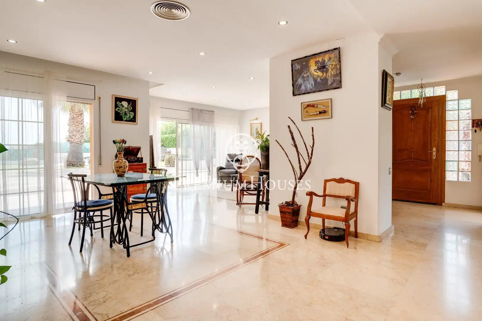Comedor de Casa o chalet en venta en Vilanova i la Geltrú con Aire acondicionado, Calefacción y Jardín privado
