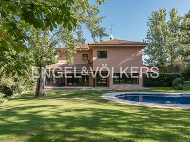 Haus mit Pool zum Verkauf in Somosaguas