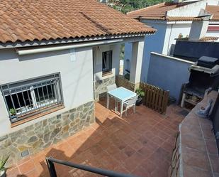 Vista exterior de Casa adosada en venda en Vallirana amb Calefacció i Terrassa