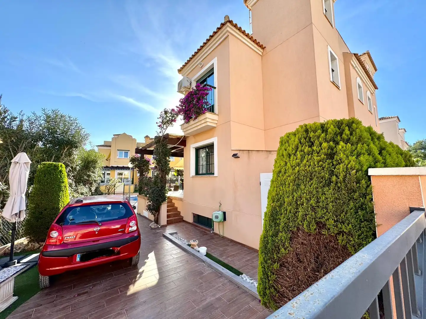 Vista exterior de Casa o xalet de lloguer en Torrevieja amb Aire condicionat, Terrassa i Moblat