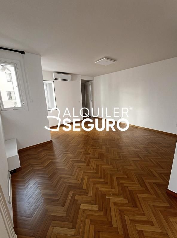 Bedroom of Flat to rent in  Madrid Capital  with Air Conditioner and Heating