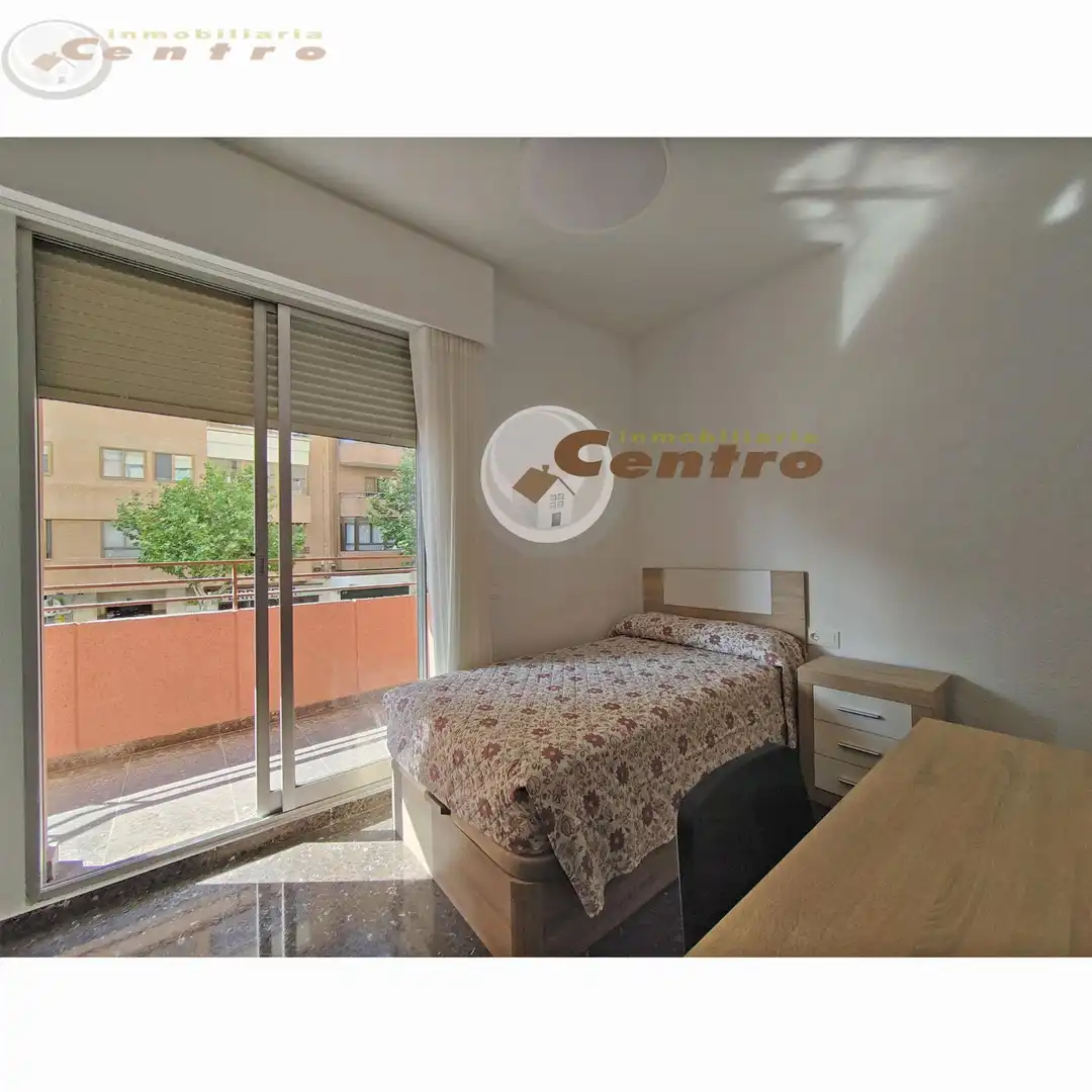 Habitación de Piso de alquiler en Albacete con Calefacción, Amueblado y Balcón