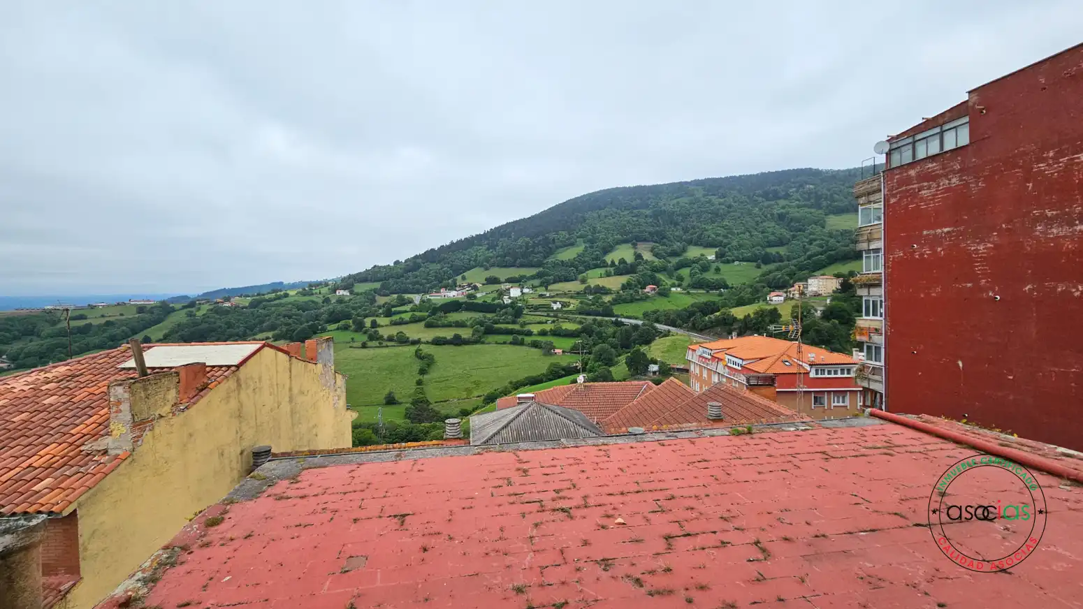 Vista exterior de Edifici en venda en Tineo